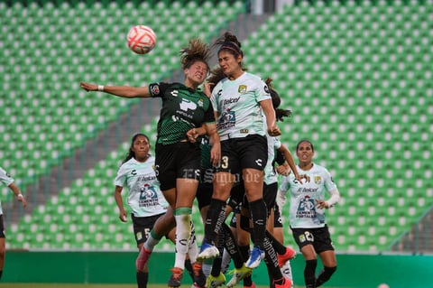 Tropiezan Guerreras de Santos Laguna ante León Femenil