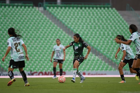 Tropiezan Guerreras de Santos Laguna ante León Femenil