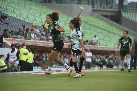 Tropiezan Guerreras de Santos Laguna ante León Femenil