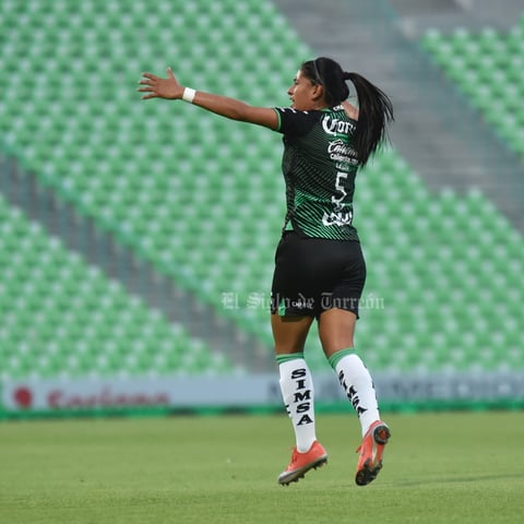 Tropiezan Guerreras de Santos Laguna ante León Femenil