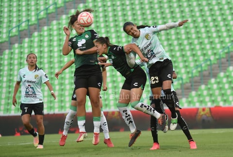 Tropiezan Guerreras de Santos Laguna ante León Femenil