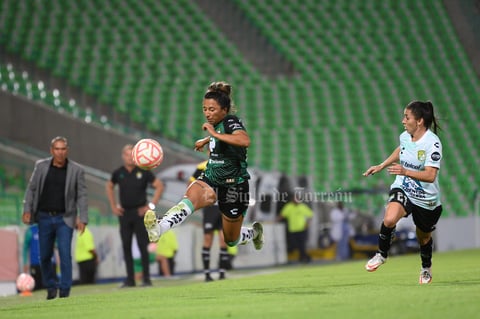 Tropiezan Guerreras de Santos Laguna ante León Femenil