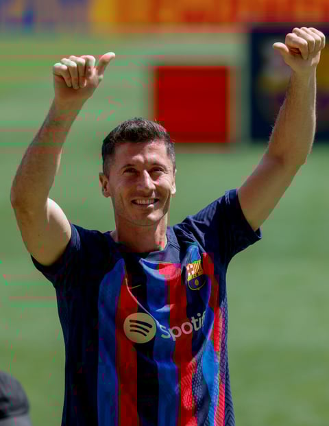 Barcelona presenta a Lewandowski en el Camp Nou