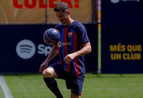 Barcelona presenta a Lewandowski en el Camp Nou
