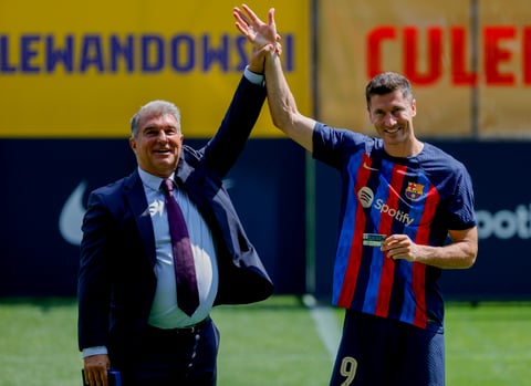 Barcelona presenta a Lewandowski en el Camp Nou