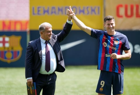 Barcelona presenta a Lewandowski en el Camp Nou