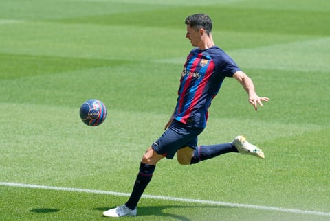 Barcelona presenta a Lewandowski en el Camp Nou