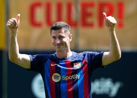 Barcelona presenta a Lewandowski en el Camp Nou
