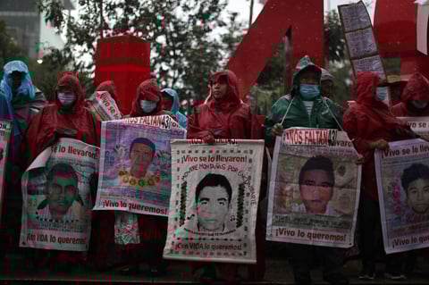 Padres de los 43 de Ayotzinapa exigen pruebas 'científicas' sobre muerte de normalistas