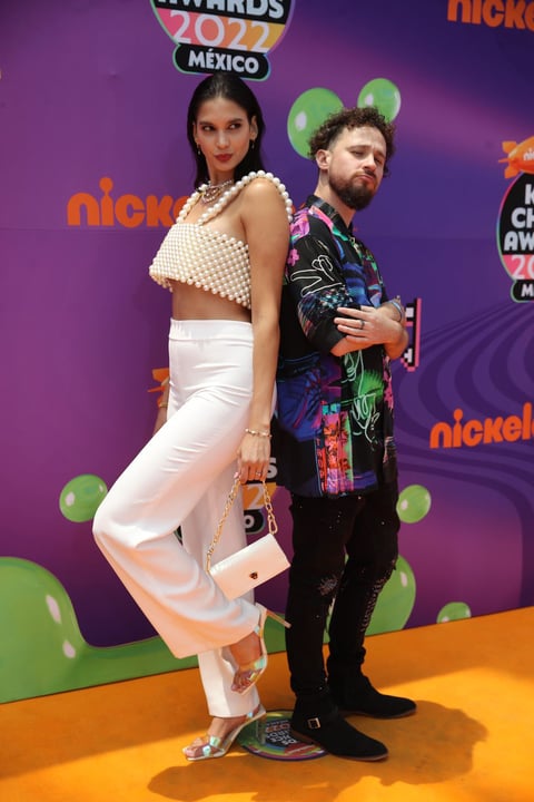 EUM20220827ESP02.JPG 
CIUDAD DE MÉXICO. Awards/Premios-Kids Choice.- 27 de agosto de 2022.  Aspectos de la alfombra roja de los Kids Choice Awards en la Ciudad de México. En la imagen el youtuber Luisito Comunica y su novia. Foto: Agencia EL UNIVERSAL/Germán Espinosa/EELG