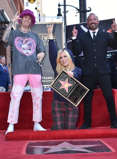 Recibe su estrella en el Paseo de la fama en la celebración de los 20 años del lanzamiento de su primer álbum