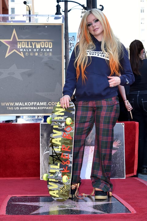 Recibe su estrella en el Paseo de la fama en la celebración de los 20 años del lanzamiento de su primer álbum
