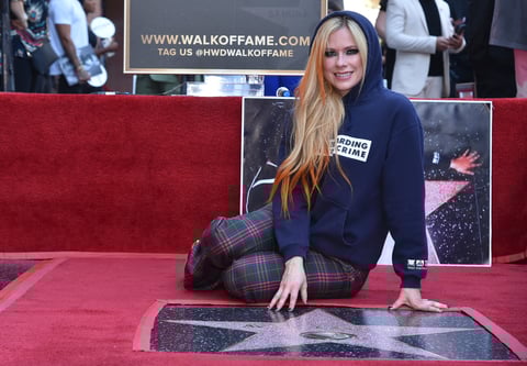 Recibe su estrella en el Paseo de la fama en la celebración de los 20 años del lanzamiento de su primer álbum
