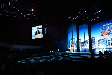 Los 10 mil becarios de Fundación TELMEX Telcel se dan cita en el Auditorio Nacional.