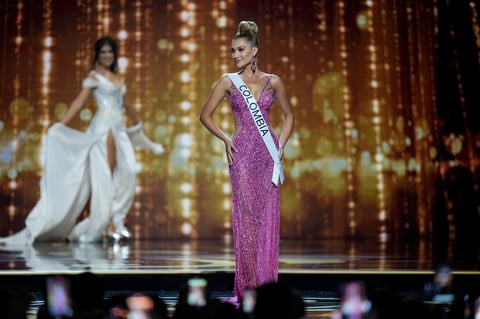 Colombia: María Fernanda Aristizábal

De 25 años y 1.75 cm.; en 2019 ganó el título de Señorita Colombia. La modelo estudió Comunicación en Medellín.