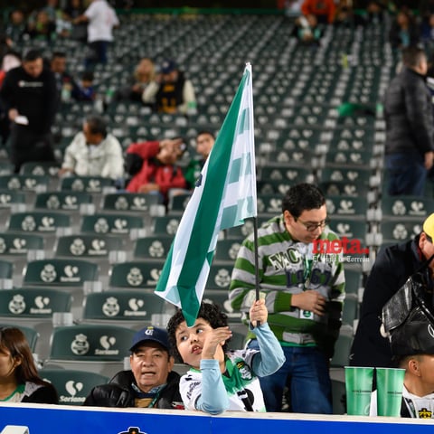 Afición en el Estadio Corona, Santos Laguna vs Pumas UNAM