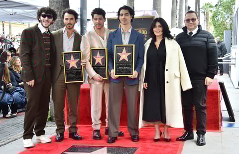 Los Jonas Brothers reciben su estrella de Hollywood