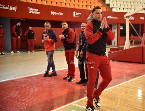Presentan a jugadores de los Toros Laguna