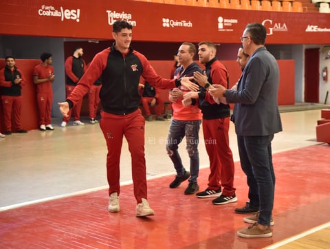 Presentan a jugadores de los Toros Laguna