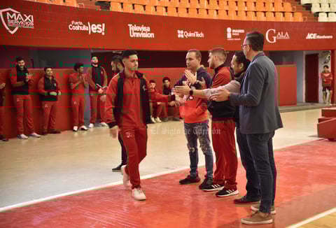 Presentan a jugadores de los Toros Laguna