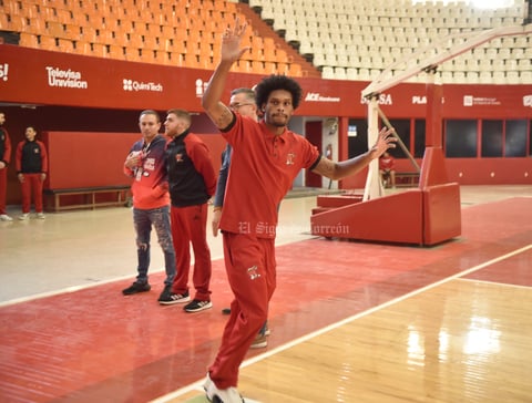 Presentan a jugadores de los Toros Laguna