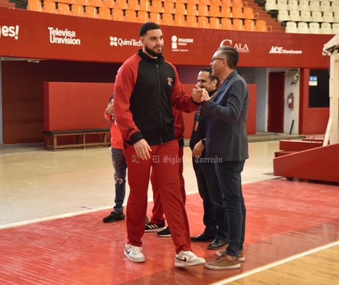 Presentan a jugadores de los Toros Laguna