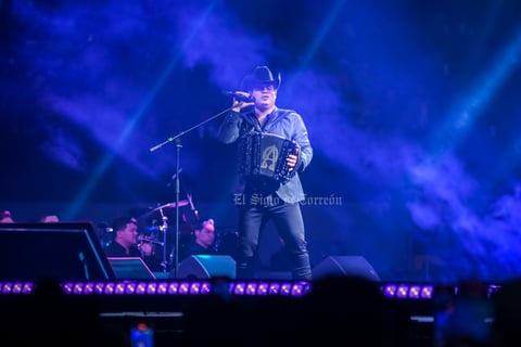 Alfredo Olivas regresó con todo a La Laguna. Se dejó querer por su público, consintió a la región y, con todo y 'sold out', confirmó que Torreón es su plaza.