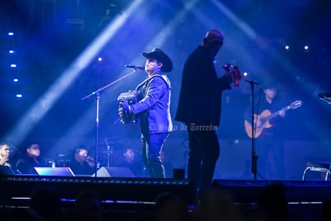 Alfredo Olivas se presentó en el Coliseo Centenario de Torreón.