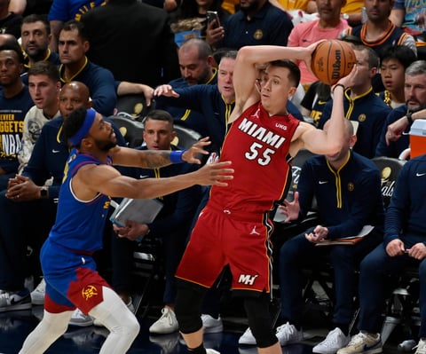 Denver sacude a Miami y toma ventaja en las Finales