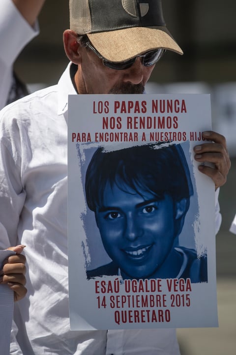 Familiares de papás desaparecidos rinden homenaje a buscadores en México