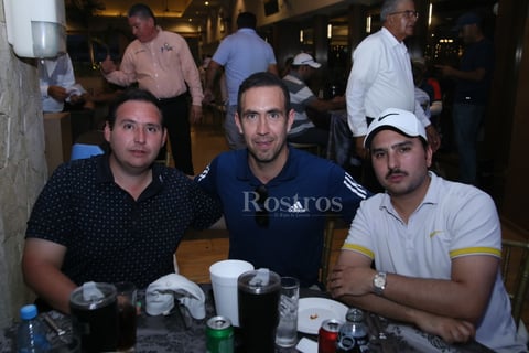 Pablo, Mary, Santiago, Pato, Fernando y Andrés.