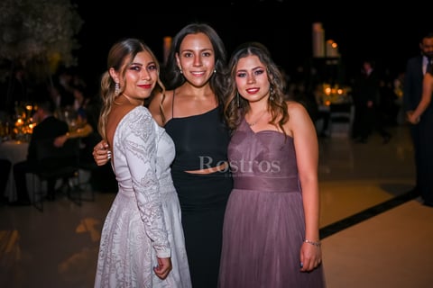 Festejan graduación