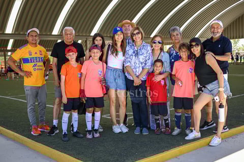 Niños disfrutan el verano