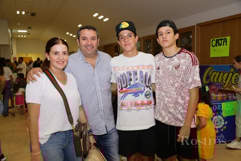 -Liliana, Beto, Bernie y Santi.