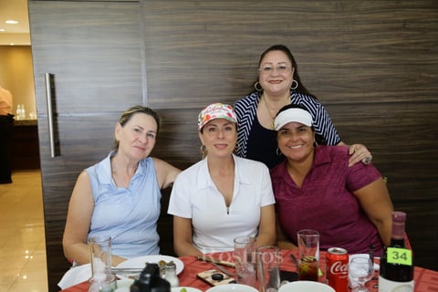 -Maruca, Sofi, Rosy y Lupita.