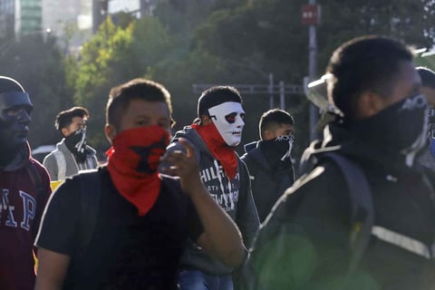 Miles marchan en CDMX en el 9 aniversario de la desaparición de los 43 de Ayotzinapa