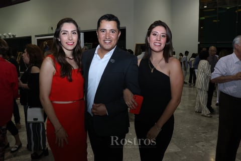 -Lila, Memo y Estefani Murra.