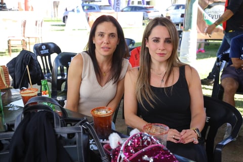 -Tania Velázquez y Samantha Carreón.