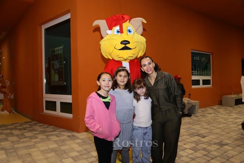 -Cristy, Regina, Miranda y María.