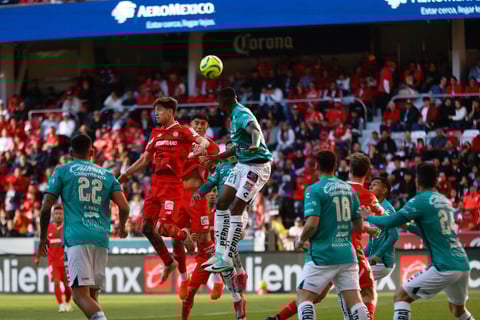 Goleada roja en regreso de Vega