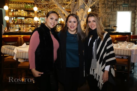 -Pamela Altamirano, Paulina Rodríguez y Norma Suárez.