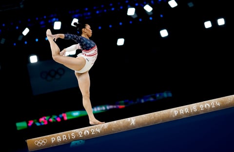 Simone Biles lleva a Estados Unidos al oro en gimnasia en París 2024