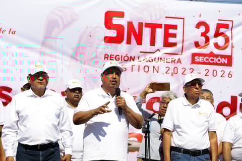 ‘Ya estuvo suave de amanecer pasivos’, dicen maestros en marcha por Día del Trabajo