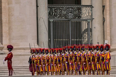Guardia Suiza Pontificia, entre encargados de la seguridad del cónclave