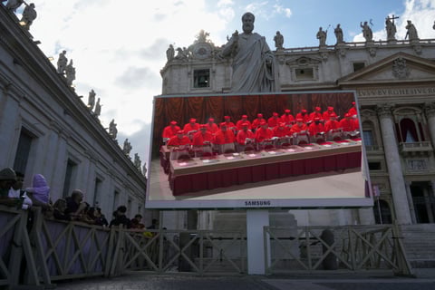 Cardenales se reúnen en cónclave para elegir al sucesor del papa Francisco