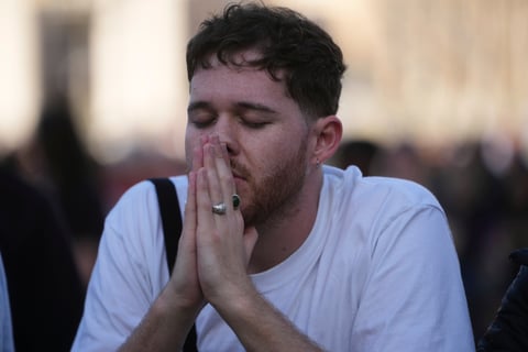 Cardenales se reúnen en cónclave para elegir al sucesor del papa Francisco