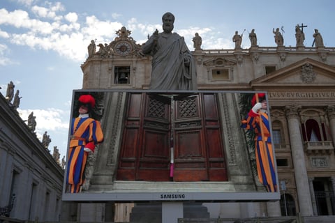 Cardenales se reúnen en cónclave para elegir al sucesor del papa Francisco