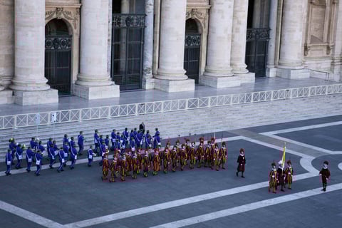 Habemus papam: Humo blanco en el Vaticano, Iglesia Católica tiene nuevo papa