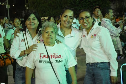 Mamás laguneras viven noche de amor y cumbias con Edith Márquez y Tropicalísimo Apache