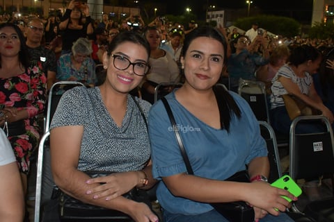 Mamás laguneras viven noche de amor y cumbias con Edith Márquez y Tropicalísimo Apache